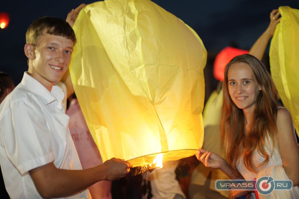 Фестиваль небесных фонариков в Орске