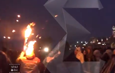 В Екатеринбурге на факелоносце шапка горит
