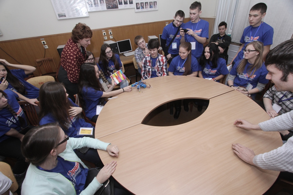 Школьники из Оренбургской области обсудили с роботами будущее