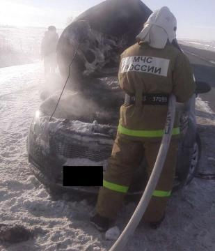 сгоревший автомобиль на трассе орск - оренбург