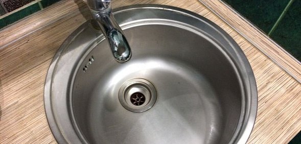 В Орске устранили повреждение, из-за которого отключили воду сразу в нескольких частях города