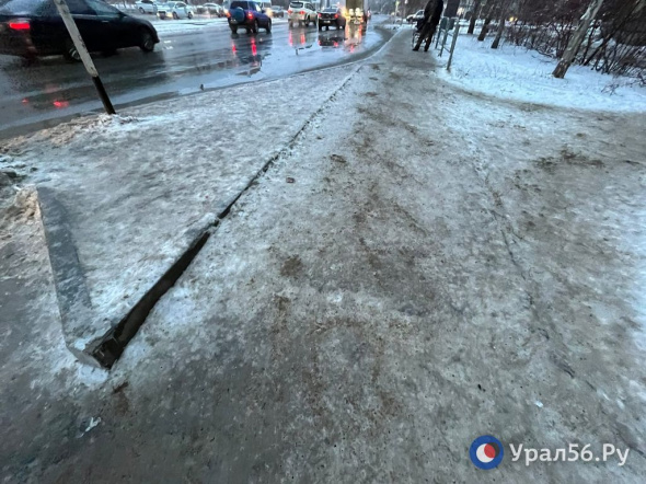 На улицах Оренбурга и Орска утром образовался сильный гололед. Фотофакт от Урал56.Ру