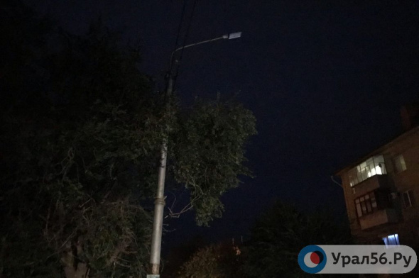 В Орске отключили свет в поселке Елшанка из-за грозы. Когда возобновят подачу электричества?