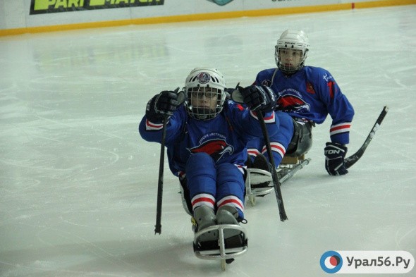 В Оренбурге стартовал детский турнир по следж-хоккею «Поволжское дерби»