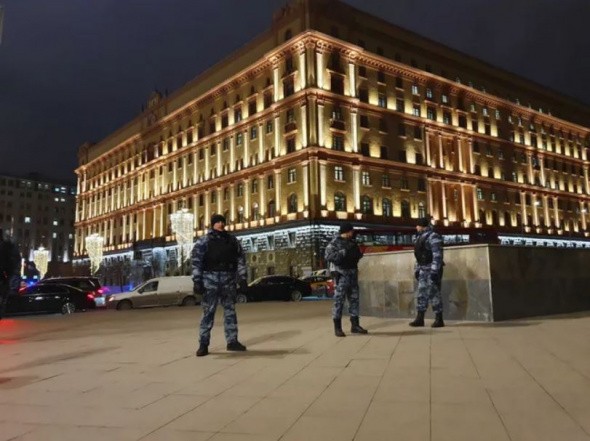 В Москве произошло нападение на здание ФСБ. Есть погибшие
