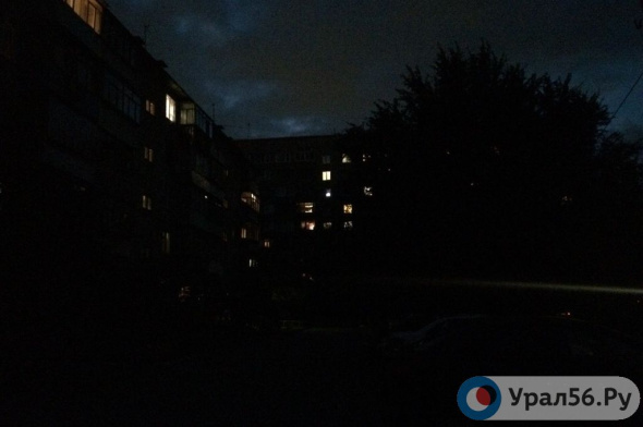 Жители целого квартала в Орске остались без света