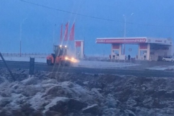 Федеральное дорожное агентство прокомментировало ситуацию с укладкой асфальта в мороз на трассе Оренбург-Казань