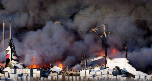SHOT: Пожар на складе Wildberries под Петербургом может быть связан с конфликтом мигрантов