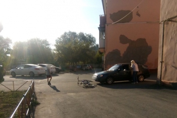 Соцсети: В Оренбурге машина сбила ребенка на велосипеде