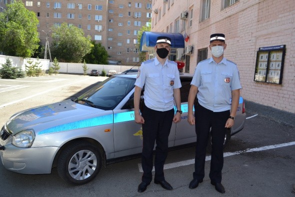 В Оренбурге сотрудники полиции сопровождали автомобиль с роженицей в больницу