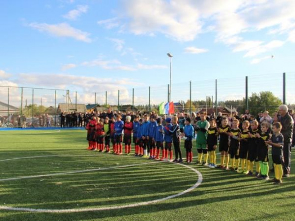 В Бузулукском районе открыли новое поле с искусственным покрытием для игры в мини-футбол