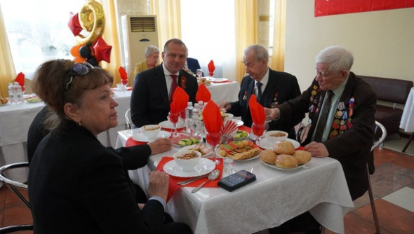 В Оренбурге ветеранов после Парада Победы пригласили на обед