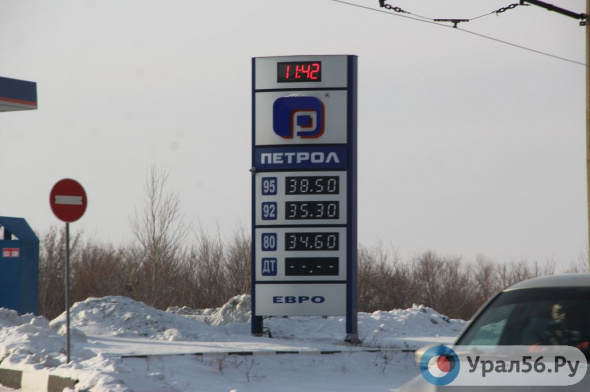 Оптовая стоимость бензина снизилась на бирже почти на четверть. Снизятся ли цены на заправках?
