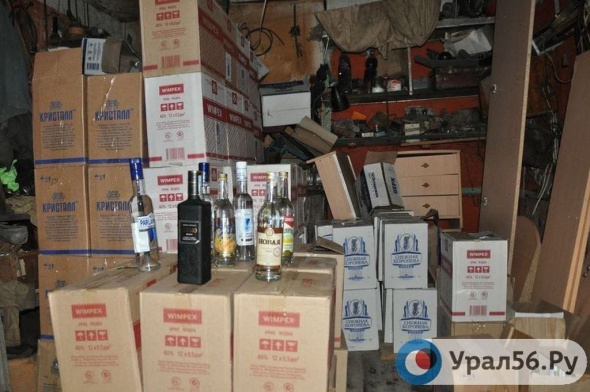 В Оренбурге изъяли около 2 тысяч литров контрафактного алкоголя и около 100 тысяч пачек сигарет  