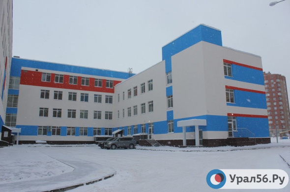 Школы Оренбургского района из-за гололеда и ледяного дождя временно уходят на дистант