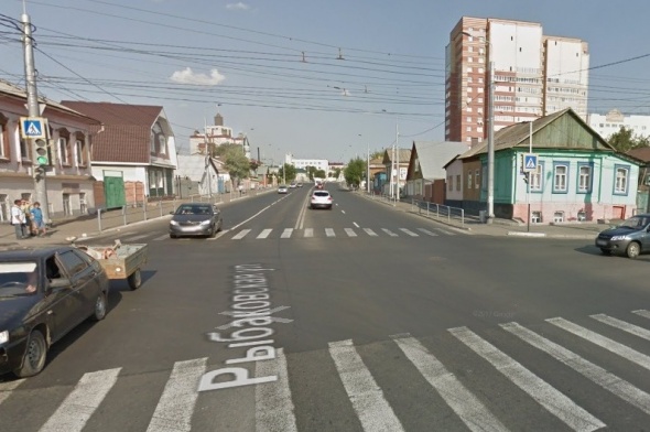 В Оренбурге на перекрестке Комсомольской и Рыбаковской установят новые светофоры