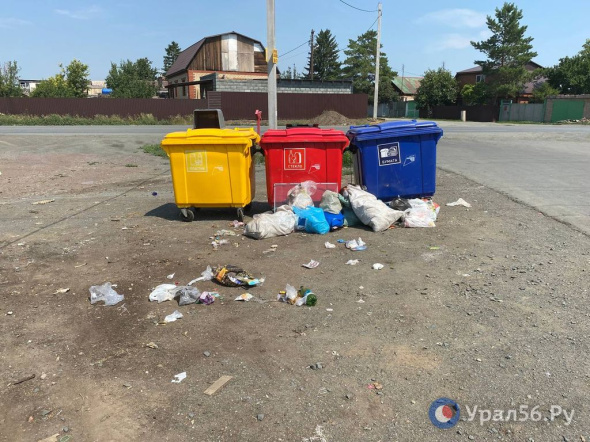 8,2 тысячи цветных контейнеров для мусора за 125 миллионов рублей установили в 2021-2022 годах в Оренбургской области