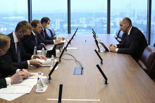 Денис Паслер встретился с министром промышленности и торговли России в Москве 