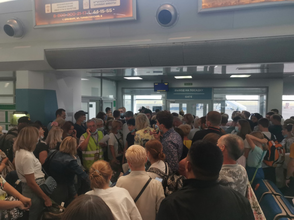 Соцсети: Билеты на рейс Оренбург-Москва были проданы дважды. 36 пассажиров не смогли улететь в столицу 