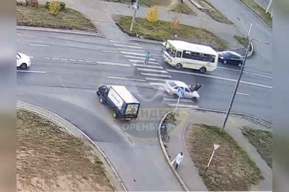 В Оренбурге на улице Салмышской насмерть сбили женщину (видео)