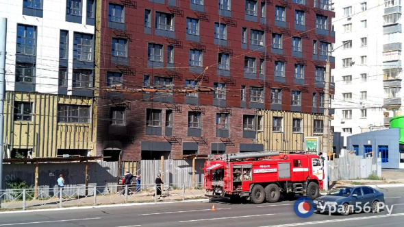 В центре Оренбурга снова загорелось строящееся здание на Терешковой. Пожар ликвидировали