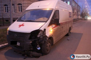 В Оренбурге в ДТП попал автомобиль скорой помощи