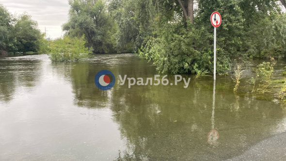 Урал в Оренбурге прибавил еще 2 см, а в Орске остается на том же уровне