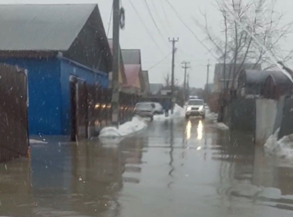«Ситуация без ухудшений»: Утром 1 апреля в селах Оренбурга остаются подтопленными талыми водами 16 домов