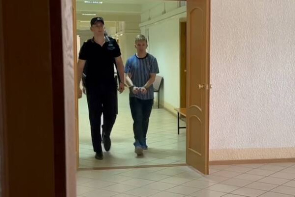 Полностью признал вину: обвиняемого в убийстве родителей в Оренбурге отправили под стражу