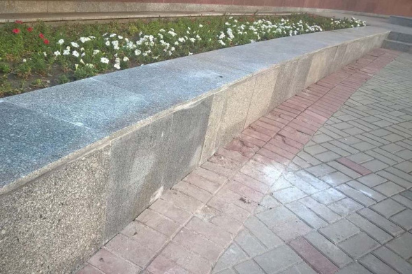 В Оренбурге восстановили гранитную плитку на мемориале, посвященном победе в Великой Отечественной войне
