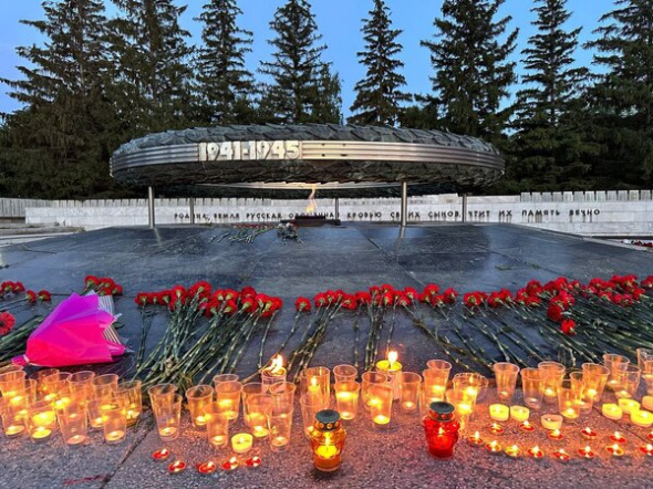 Жители Орска зажгли свечи в память о погибших на Великой Отечественной войне