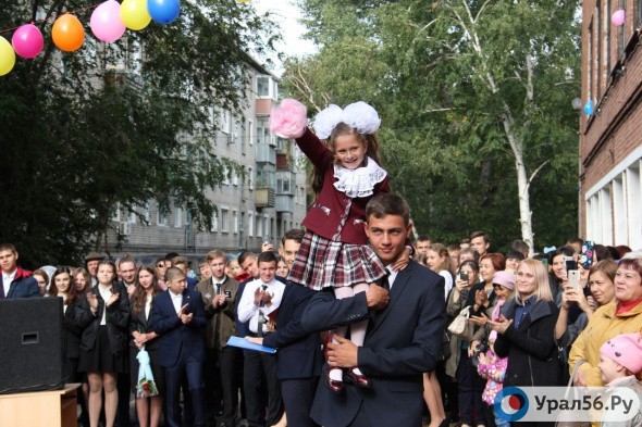В Оренбурге сегодня в первый класс пошли 8,5 тысячи детей