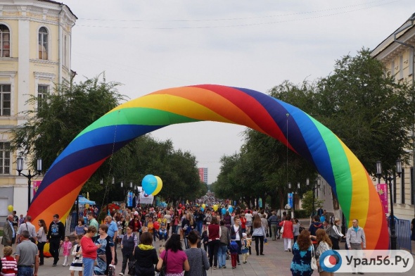 Оренбург украсят более десяти тысяч флагов