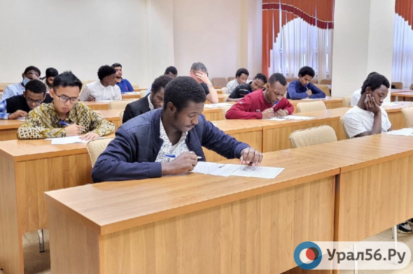 В оренбургском «Тотальном диктанте» свои знания по русскому языку проверили иностранные студенты