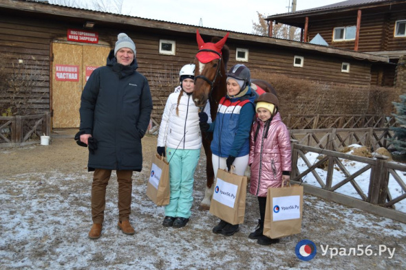 Медиахолдинг Урал-ТВ вручил «Подарки во благо» детям в Оренбурге
