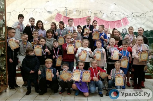 В новогоднем первенстве Орска по теннису «Зима-2020» участвовали 100 детей