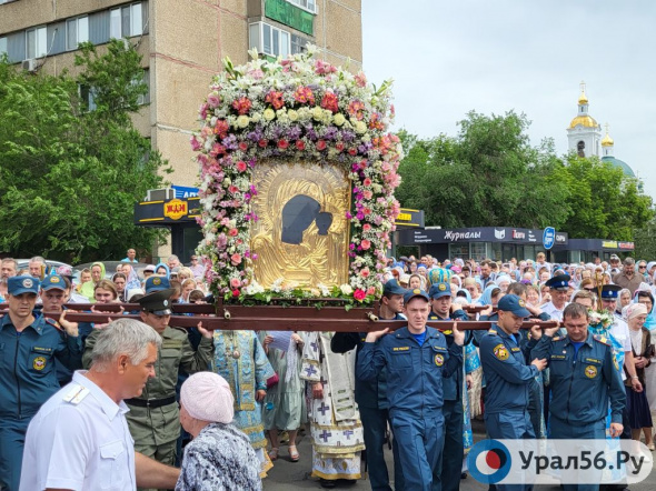 Сотни горожан в Оренбурге и Орске прошли крестным ходом в день Табынской иконы Божией Матери