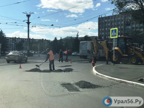 Местные подрядчики добровольно отказались выходить на гарантийный ремонт дорог Орска 
