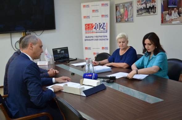 Действующий Губернатор Оренбургской области Денис Паслер получил поддержку депутатов и глав на предстоящие выборы