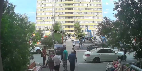 В Оренбурге пенсионер избил подростка тростью. Дело дошло до полиции (видео) 