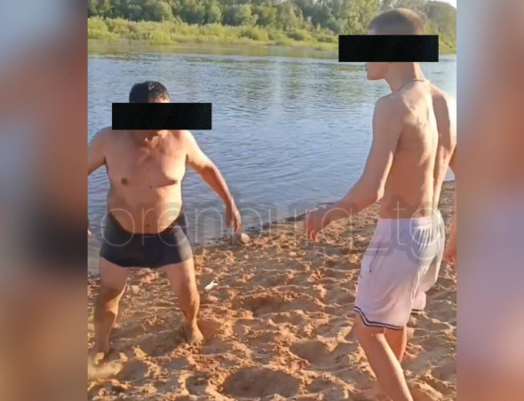 На пляже в Оренбурге взрослый мужчина якобы приставал к школьницам. Проводится проверка