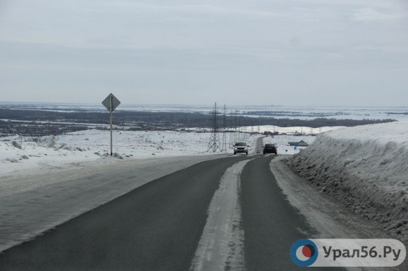 Дорога в поселок Мострострой Орска опасна, но предупреждающих знаков нет