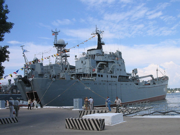 Большой десантный корабль «Орск» участвует в спецоперации на Украине. Он первым вошел в порт Бердянска