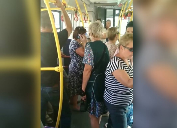 В Оренбурге из-за духоты в новых автобусах люди стали падать в обморок