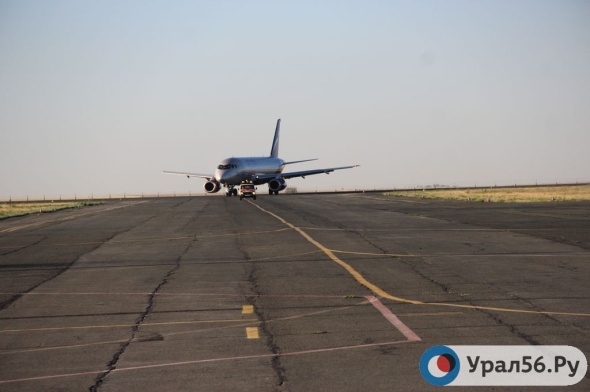 Самолет Оренбург - Москва вернули в аэропорт из-за технической неисправности