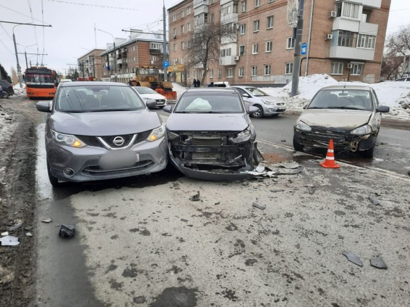 Пять участников ДТП и один пострадавший: в полиции рассказали подробности массовой аварии на проспекте Победы в Оренбурге