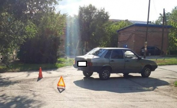 В Орске 10-летний ребенок выбежал на дорогу и попал под машину