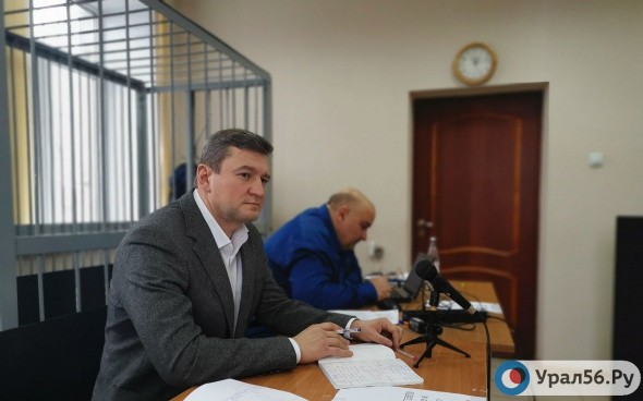 «Взятки не брал, покровительство компании не оказывал»: Евгений Арапов дает показания по своему делу