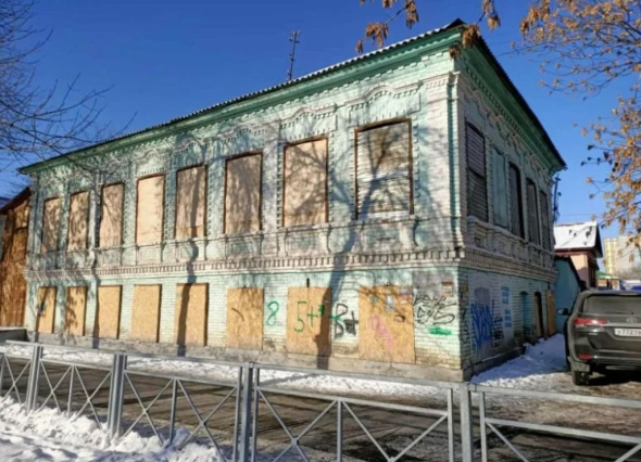 В Оренбурге начались работы по устранению аварийности особняка на улице Краснознаменной 