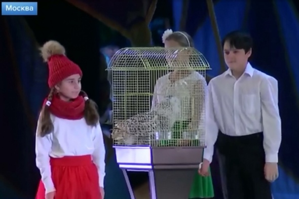 Дети из Орска подарили патриарху Кириллу сову